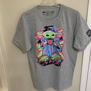 Neff Disney Star Wars Baby Yoda Mandalorian Tee Shirt.